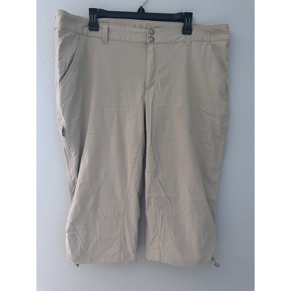 Columbia Omni-Shield Womens 18W Tan Khaki Hiking Capri Pants Adjustable Hem